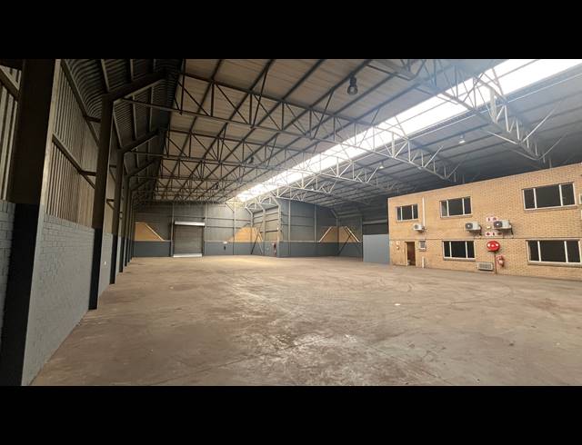 1,092M² WAREHOUSE TO LET IN SPARTAN